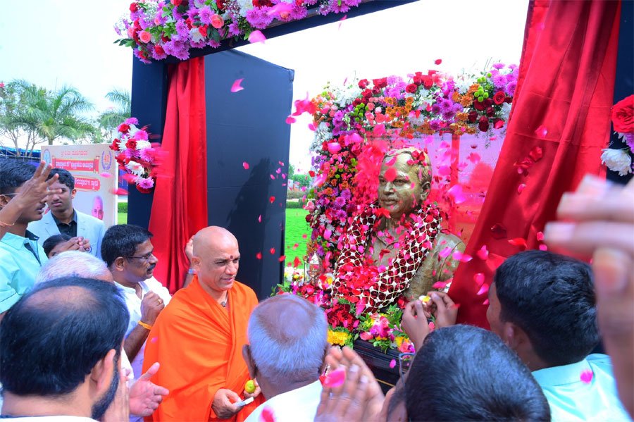 Unveiling of the statue of Shri B.M. Murthy